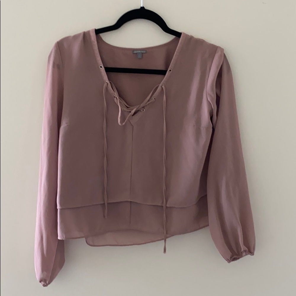 Slight crop long sleeve blouse